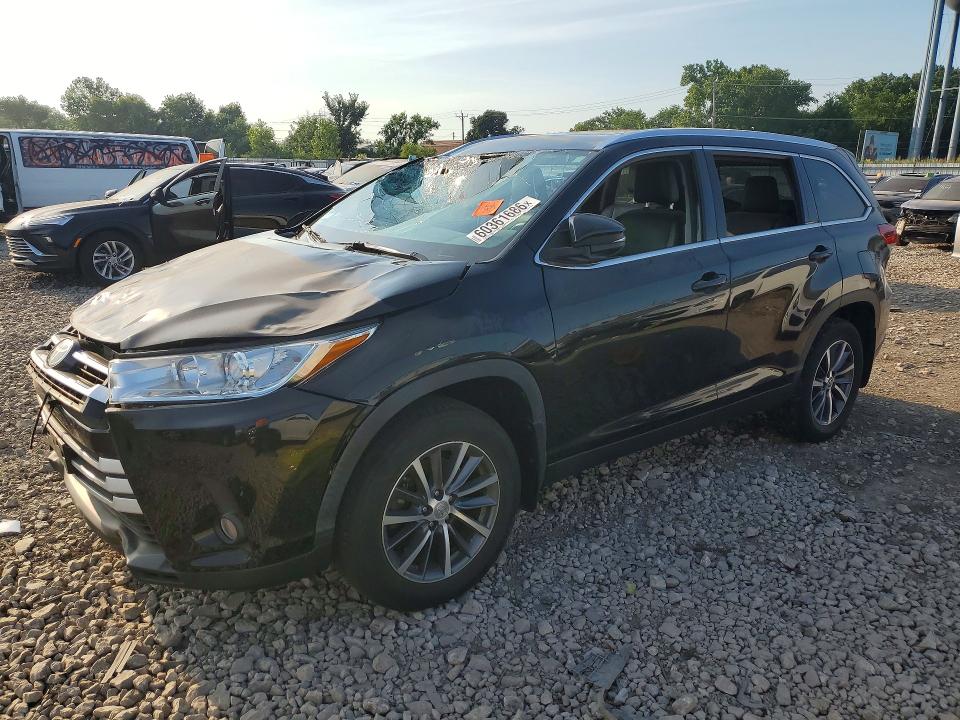 Продажа на аукционе авто 2019 Toyota Highlander, vin: 5TDJZRFH6KS611629, номер лота: 60361686