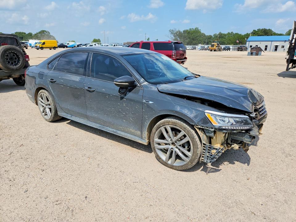 62908666 :رقم المزاد ، 1VWAA7A31JC010603 vin ، 2018 Volkswagen Passat مزاد بيع