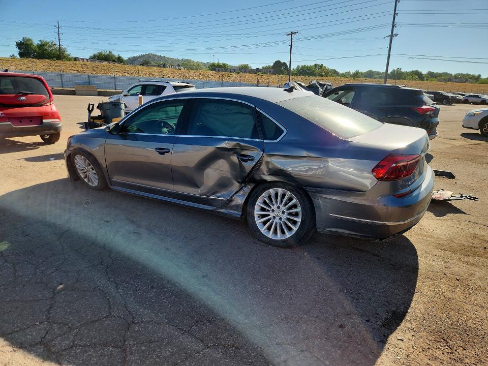 60990066 :رقم المزاد ، 1VWBT7A37HC075772 vin ، 2017 Volkswagen Passat مزاد بيع