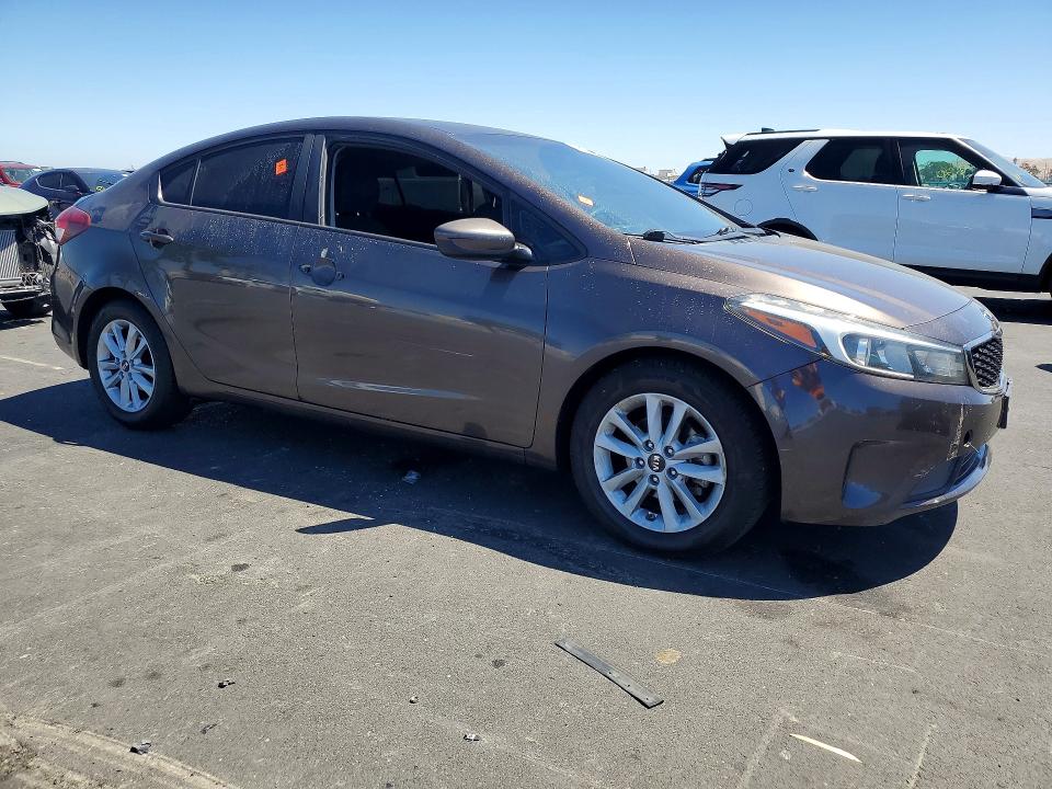 62671186 :رقم المزاد ، 3KPFL4A79HE005723 vin ، 2017 Kia Forte مزاد بيع
