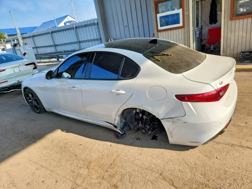 2017 Alfa Romeo Giulia მანქანა იყიდება აუქციონზე, vin: ZARFAEEN6H7549302, აუქციონის ნომერი: 60394726