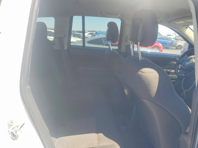61338616 :رقم المزاد ، 1J4NT1FA2BD195592 vin ، 2011 Jeep Compass مزاد بيع