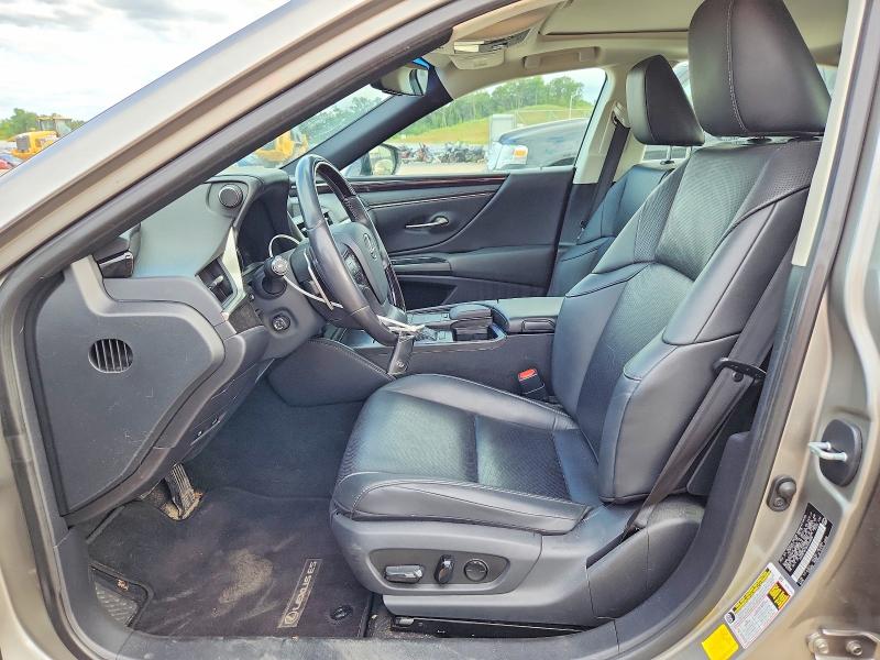 62101726 :رقم المزاد ، 58ABZ1B11KU048696 vin ، 2019 Lexus Es مزاد بيع