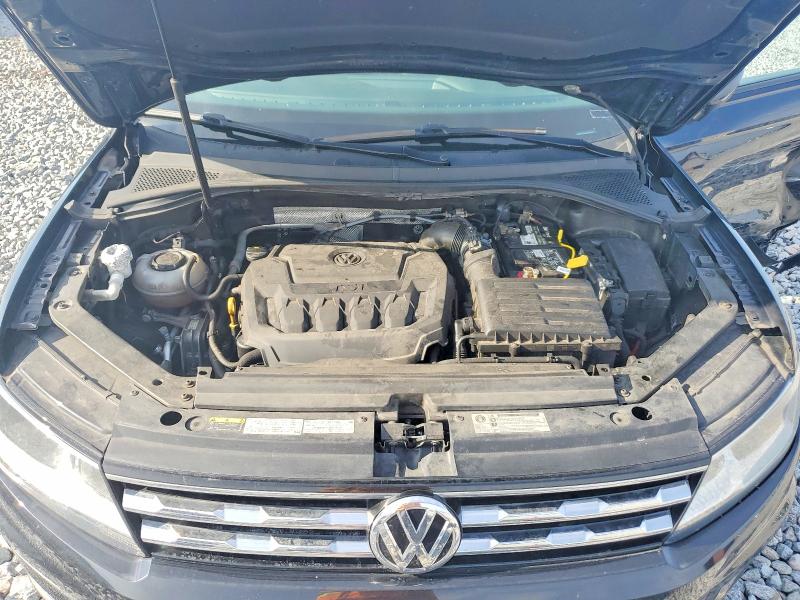62070626 :رقم المزاد ، 3VV0B7AX8JM083238 vin ، 2018 Volkswagen Tiguan مزاد بيع