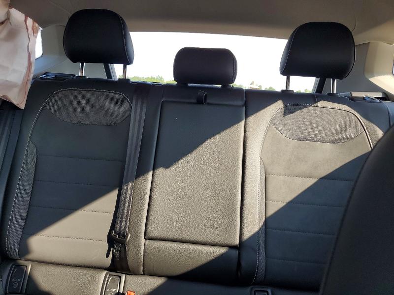61537556 :رقم المزاد ، 3VVYX7B2XNM090737 vin ، 2022 Volkswagen Taos مزاد بيع