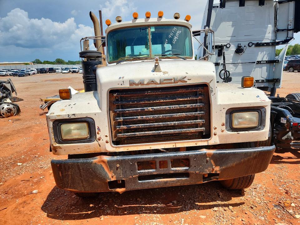 2000 Mack Rd688s მანქანა იყიდება აუქციონზე, vin: 1M2P267C9YM050133, აუქციონის ნომერი: 61240596