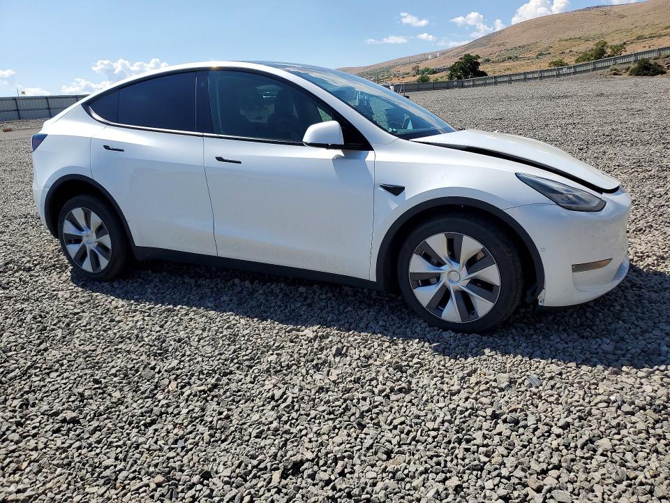 60811126 :رقم المزاد ، 5YJYGDEE4MF207119 vin ، 2021 Tesla Model Y مزاد بيع