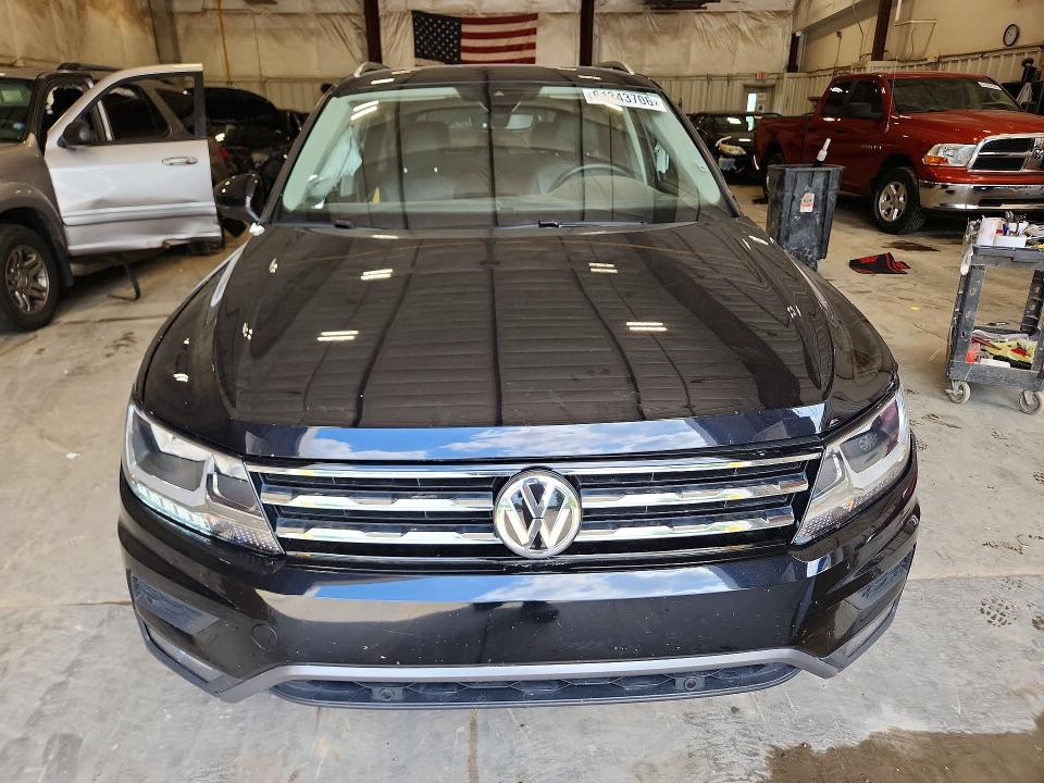 61343706 :رقم المزاد ، 3VV2B7AXXLM137621 vin ، 2020 Volkswagen Tiguan مزاد بيع