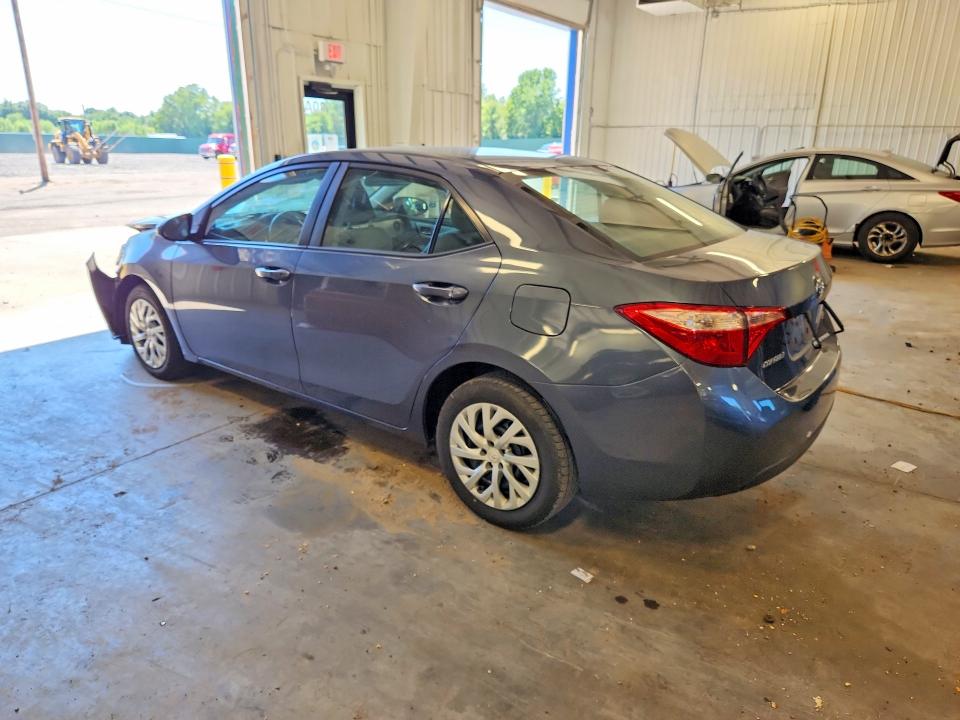 60805506 :رقم المزاد ، 5YFBURHE7JP831052 vin ، 2018 Toyota Corolla مزاد بيع