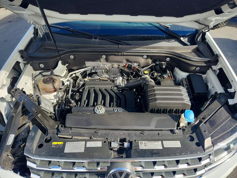 61877696 :رقم المزاد ، 1V2NR2CA0JC577623 vin ، 2018 Volkswagen Atlas مزاد بيع