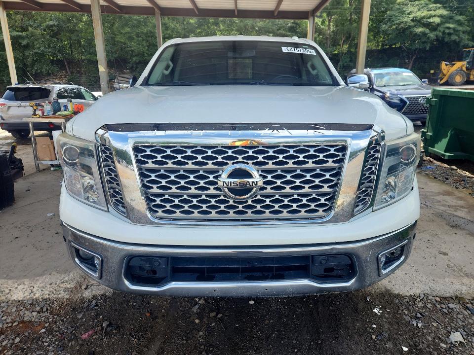 60797306 :رقم المزاد ، 1N6AA1E62HN537775 vin ، 2017 Nissan Titan مزاد بيع