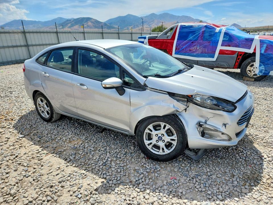61554166 :رقم المزاد ، 3FADP4BJ5FM214391 vin ، 2015 Ford Fiesta مزاد بيع