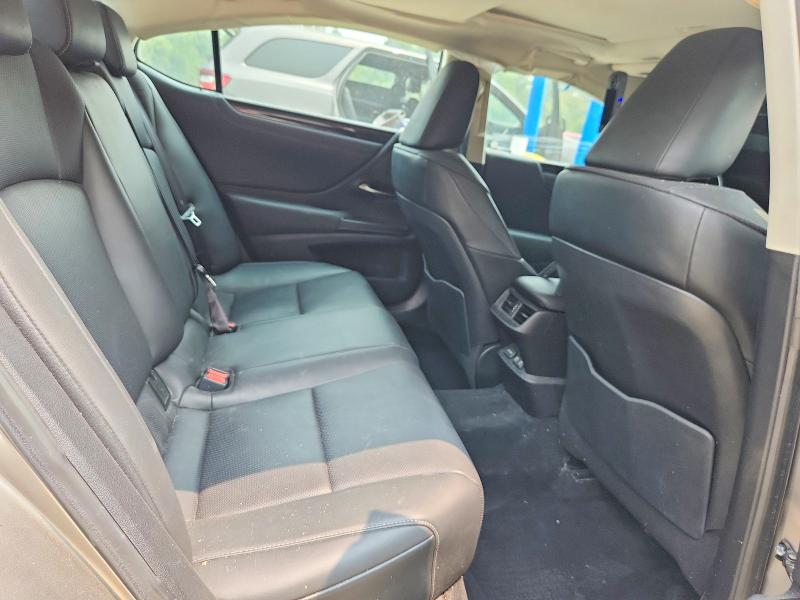 61190236 :رقم المزاد ، 58ABZ1B11KU008408 vin ، 2019 Lexus Es مزاد بيع
