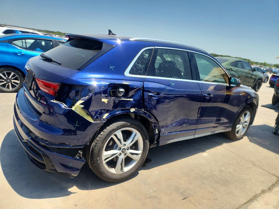 63486276 :رقم المزاد ، WA1EECF39M1098949 vin ، 2021 Audi Q3 مزاد بيع