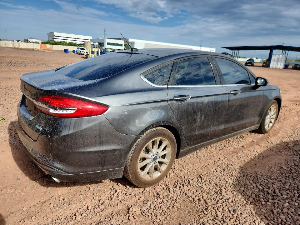 60520786 :رقم المزاد ، 3FA6P0HD5HR299421 vin ، 2017 Ford Fusion مزاد بيع