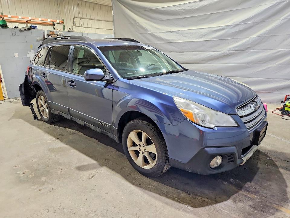 62037686 :رقم المزاد ، 4S4BRBKC7E3285623 vin ، 2014 Subaru Outback مزاد بيع