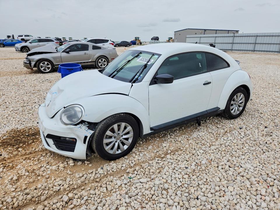 2017 Volkswagen Beetle მანქანა იყიდება აუქციონზე, vin: 3VWF17ATXHM610700, აუქციონის ნომერი: 60526526