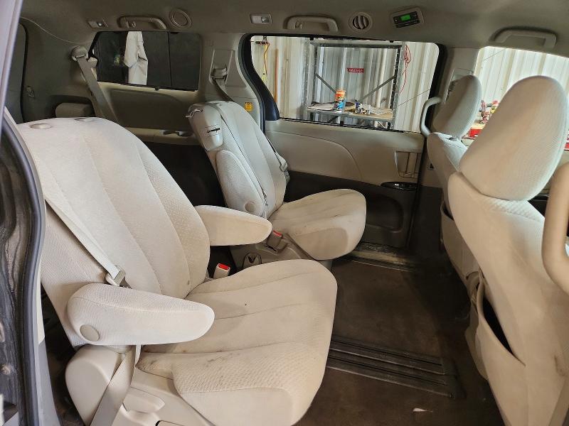 61056736 :رقم المزاد ، 5TDKK3DC2DS307231 vin ، 2013 Toyota Sienna مزاد بيع