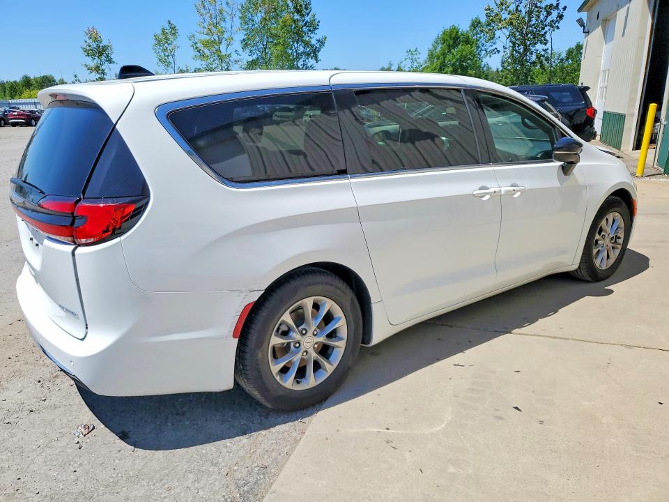 Auction sale of the 2026 Chrysler Pacifica, vin: 2C4RC1GG2TR206051, lot number: 62782256