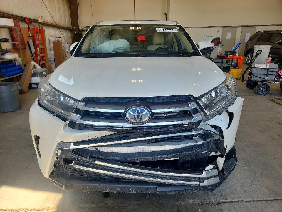 59710096 :رقم المزاد ، 5TDJZRFH9JS850137 vin ، 2018 Toyota Highlander مزاد بيع