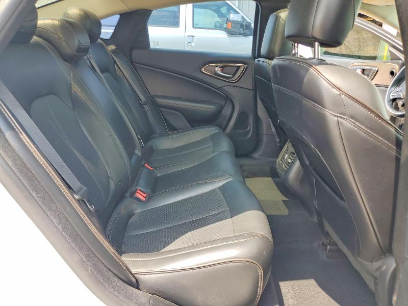 62983166 :رقم المزاد ، 1C3CCCCG6FN661403 vin ، 2015 Chrysler 200 مزاد بيع