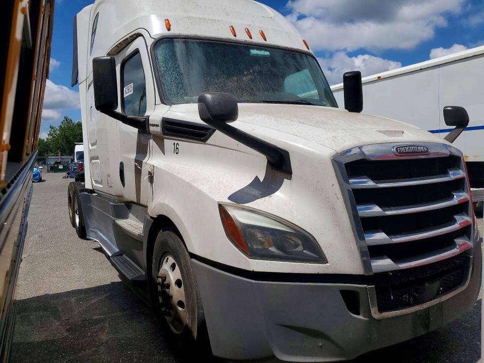 60359826 :رقم المزاد ، 1FUJHHDR8KLKE3680 vin ، 2019 Freightliner Cascadia 126 مزاد بيع