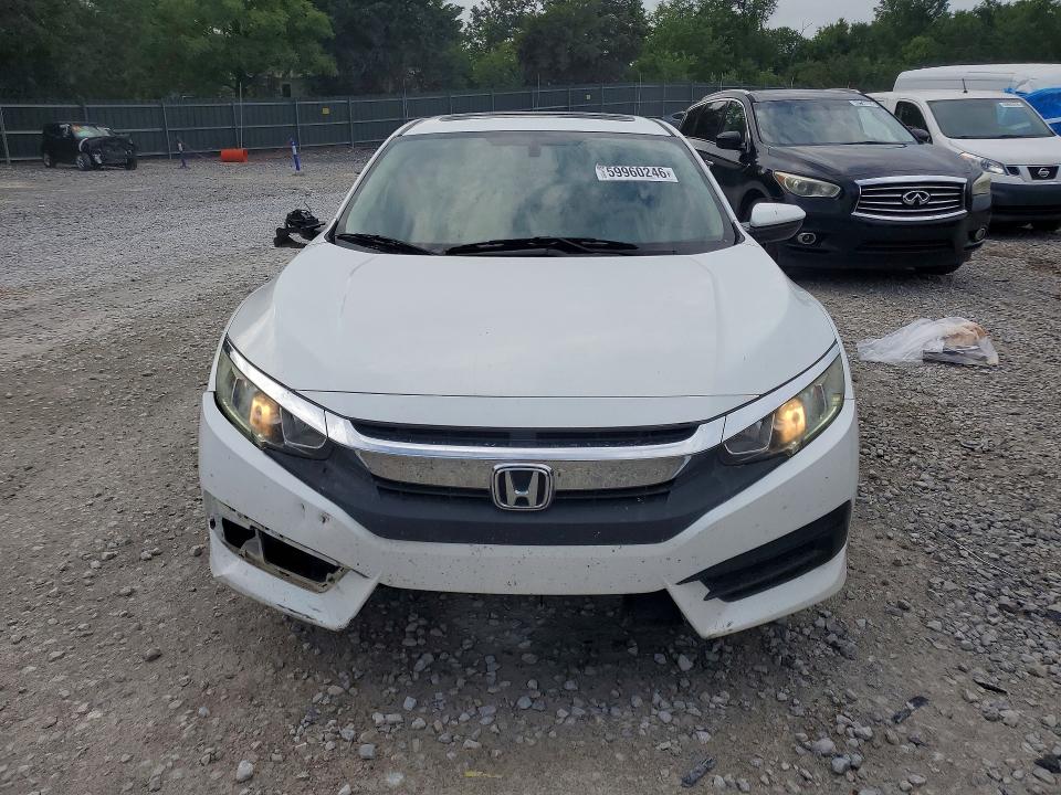 59960246 :رقم المزاد ، 19XFC2F70JE017715 vin ، 2018 Honda Civic مزاد بيع