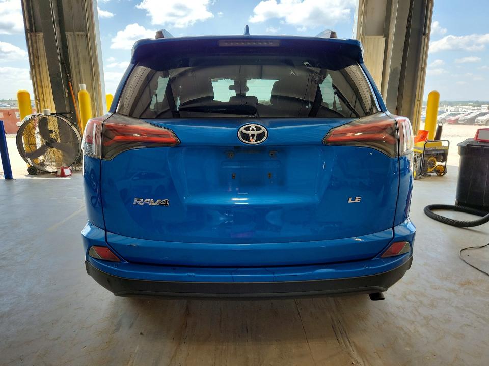 61138466 :رقم المزاد ، 2T3ZFREV0HW361993 vin ، 2017 Toyota Rav4 مزاد بيع