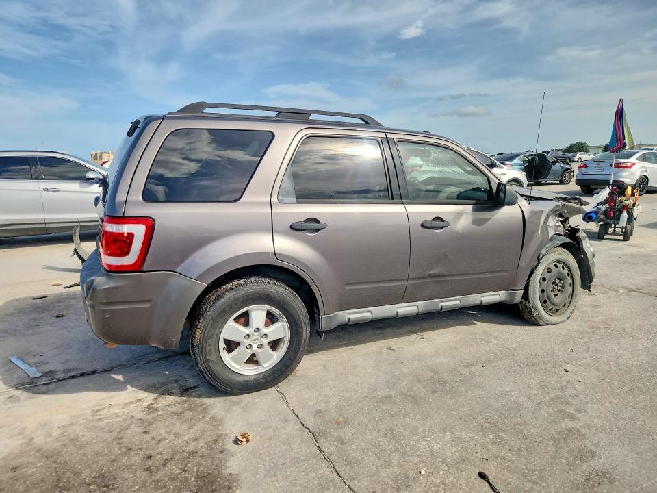 2010 Ford Escape მანქანა იყიდება აუქციონზე, vin: 1FMCU0DG2AKC42685, აუქციონის ნომერი: 60990216