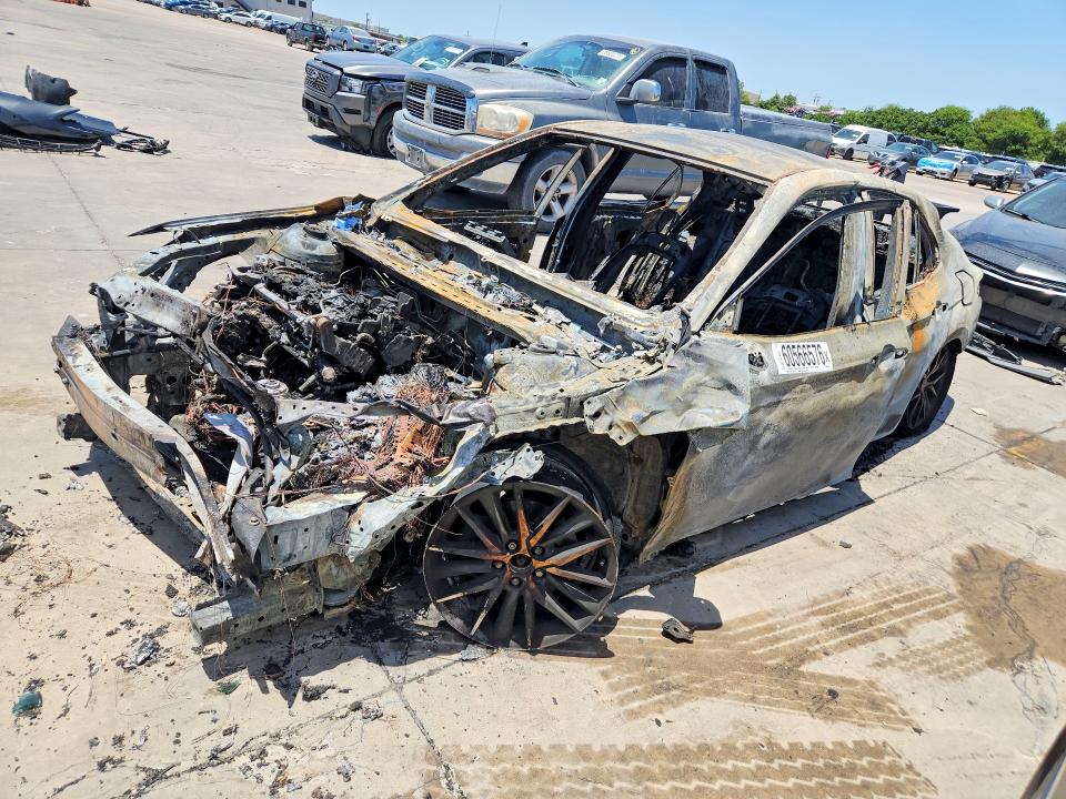 60566576 :رقم المزاد ، 4T1G11AK9NU657165 vin ، 2022 Toyota Camry مزاد بيع