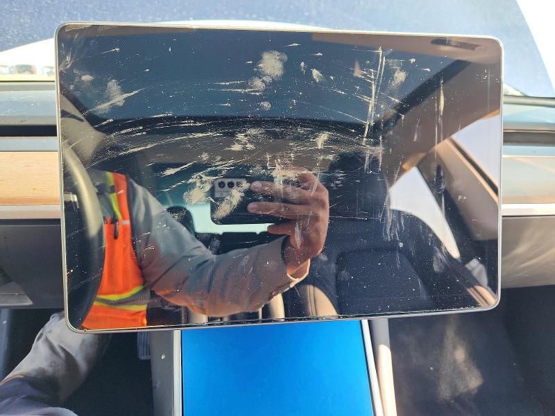 63252796 :رقم المزاد ، 5YJ3E1EB7KF465023 vin ، 2019 Tesla Model 3 مزاد بيع