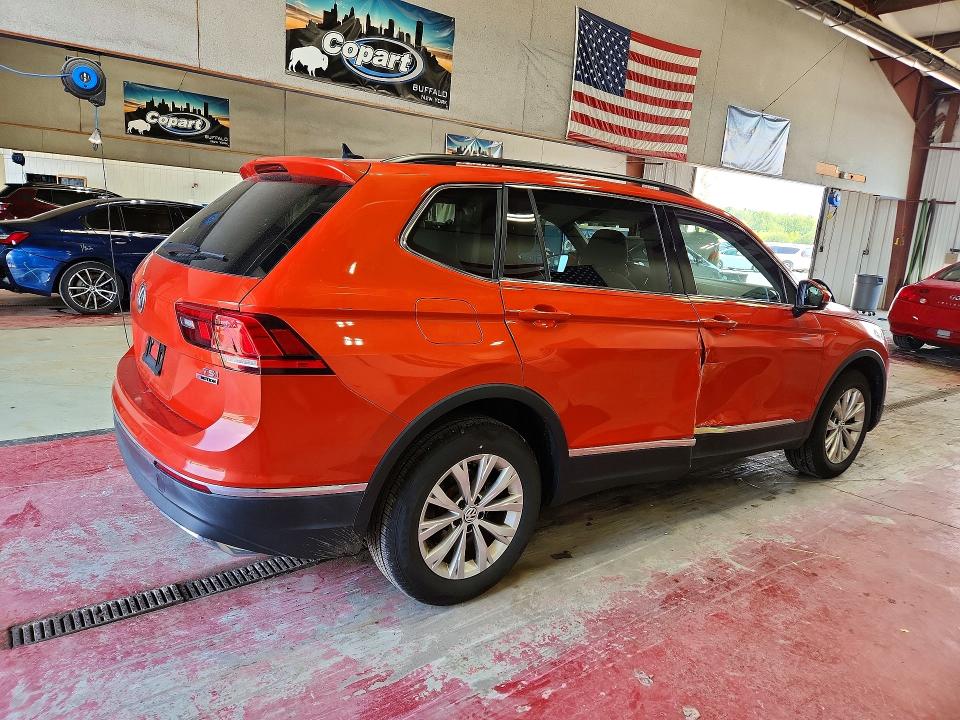 60822606 :رقم المزاد ، 3VV2B7AX0JM074574 vin ، 2018 Volkswagen Tiguan مزاد بيع