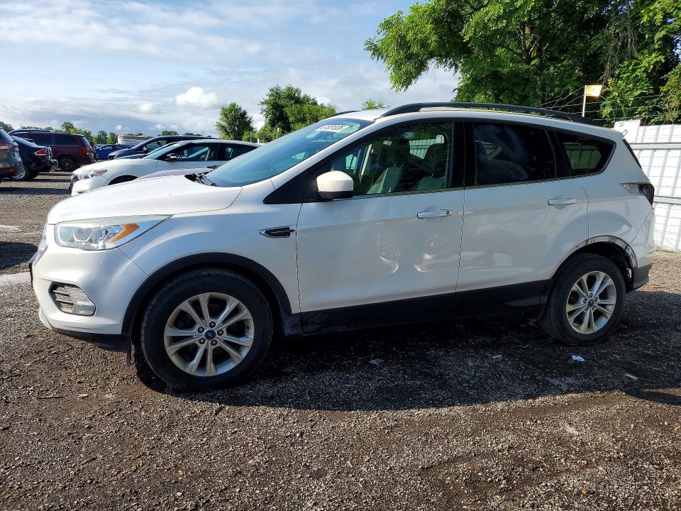 61301036 :رقم المزاد ، 1FMCU0GD9HUD70602 vin ، 2017 Ford Escape مزاد بيع