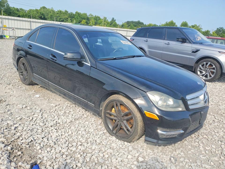 2013 Mercedes-benz C მანქანა იყიდება აუქციონზე, vin: WDDGF8AB3DG106926, აუქციონის ნომერი: 62843956