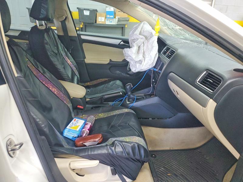 61103926 :رقم المزاد ، 3VWDP7AJ2DM353918 vin ، 2013 Volkswagen Jetta مزاد بيع