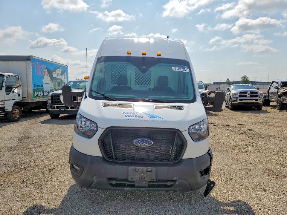 61283636 :رقم المزاد ، 1FTBF4U89RKA03883 vin ، 2024 Ford Transit مزاد بيع