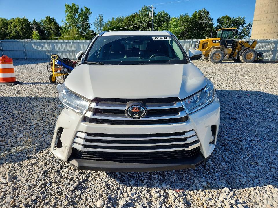 2019 Toyota Highlander მანქანა იყიდება აუქციონზე, vin: 5TDJZRFH5KS706358, აუქციონის ნომერი: 62941066