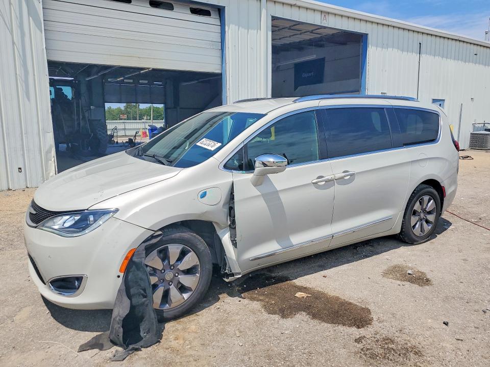 2020 Chrysler Pacifica მანქანა იყიდება აუქციონზე, vin: 2C4RC1N73LR135185, აუქციონის ნომერი: 62526616