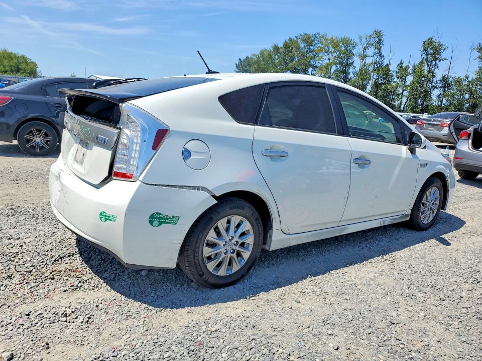 61244066 :رقم المزاد ، JTDKN3DP8F3068802 vin ، 2015 Toyota Prius Plug-in Hybrid مزاد بيع