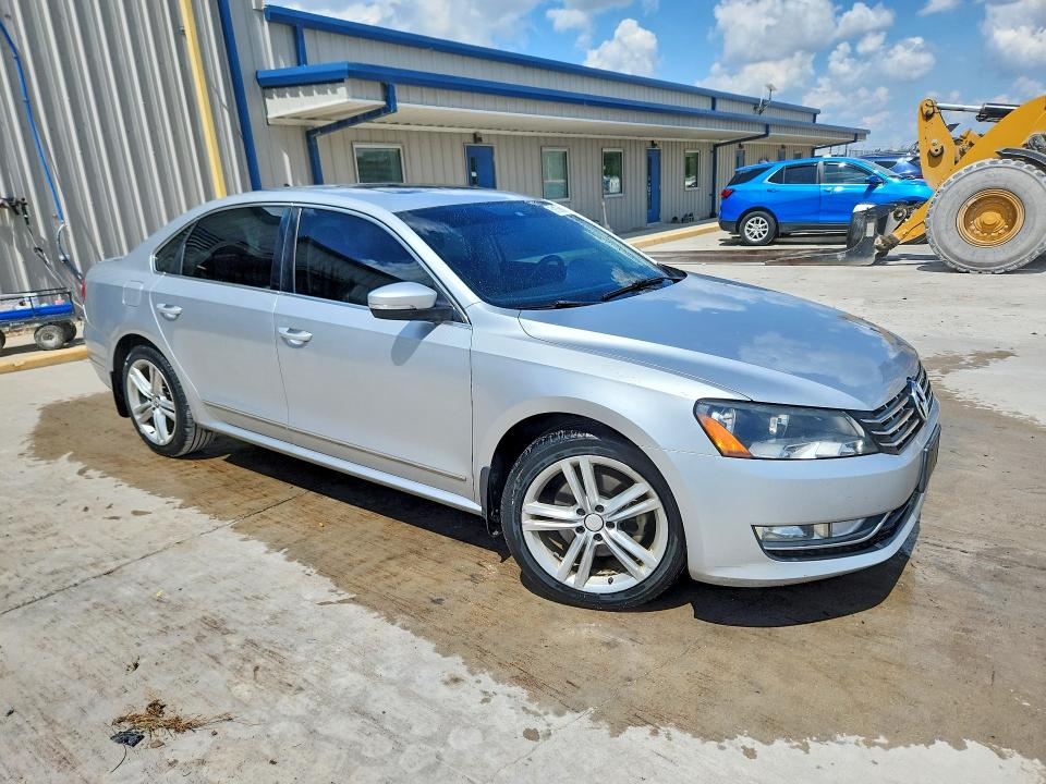59159606 :رقم المزاد ، 1VWCV7A39FC076921 vin ، 2015 Volkswagen Passat مزاد بيع