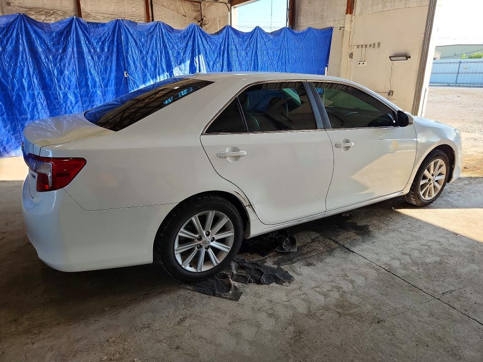 61748716 :رقم المزاد ، 4T4BF1FK8CR261350 vin ، 2012 Toyota Camry مزاد بيع