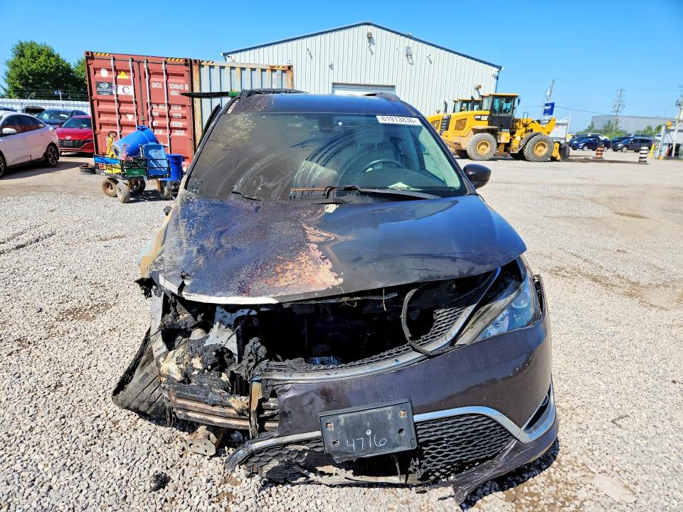 Продаж на аукціоні авто 2018 Chrysler Pacifica, vin: 2C4RC1EG7JR204716, номер лоту: 61913836