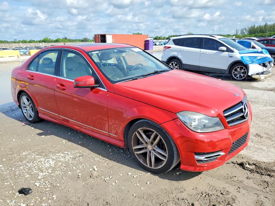 63168786 :رقم المزاد ، WDDGF4HB6ER307790 vin ، 2014 Mercedes-benz C مزاد بيع