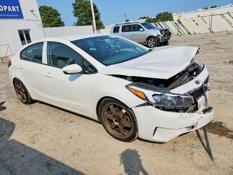 60794656 :رقم المزاد ، 3KPFK4A73JE189968 vin ، 2018 Kia Forte مزاد بيع
