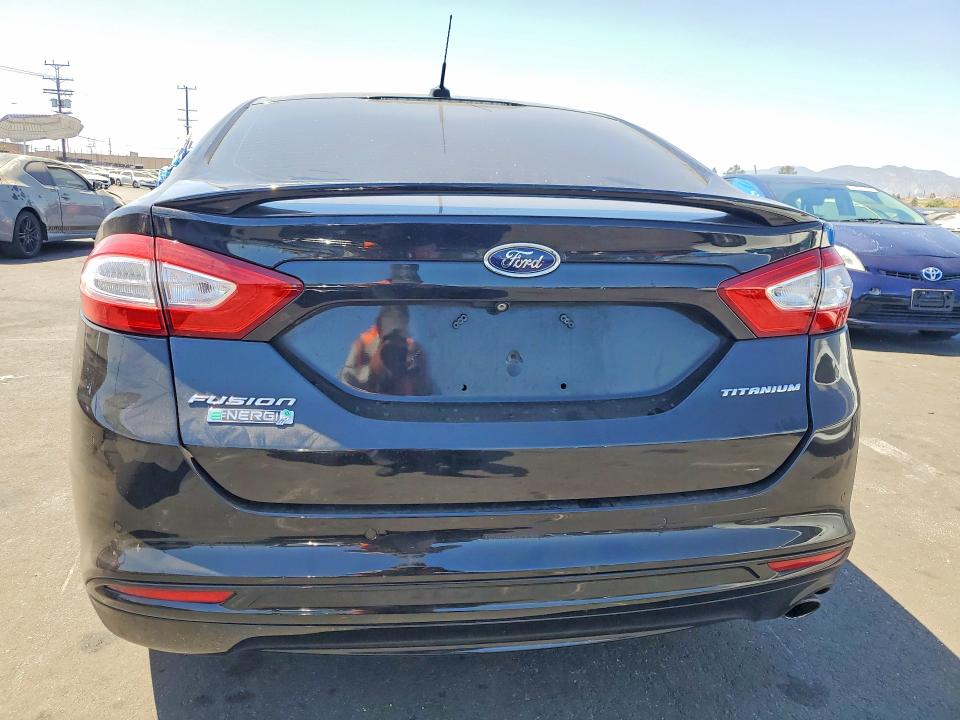 61706546 :رقم المزاد ، 3FA6P0SU0FR281429 vin ، 2015 Ford Fusion مزاد بيع