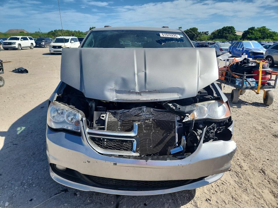 61976226 :رقم المزاد ، 2C4RDGCG6HR585942 vin ، 2017 Dodge Grand Caravan مزاد بيع