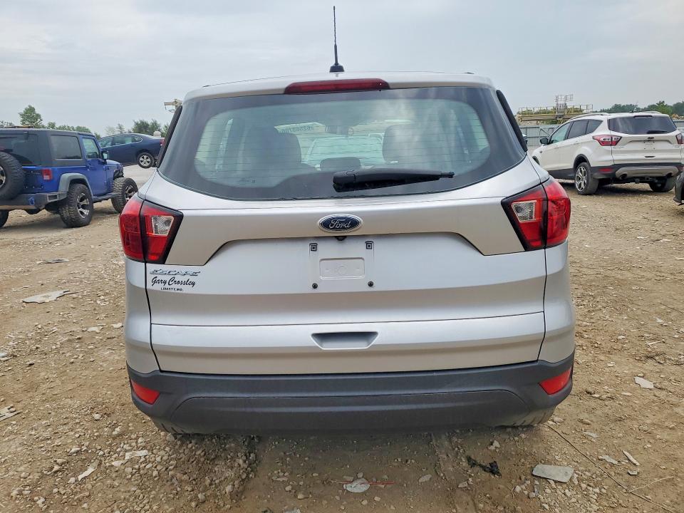 62563706 :رقم المزاد ، 1FMCU0F73KUA62943 vin ، 2019 Ford Escape مزاد بيع