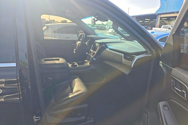 61905626 :رقم المزاد ، 1GNSKBKC0LR111239 vin ، 2020 Chevrolet Tahoe مزاد بيع