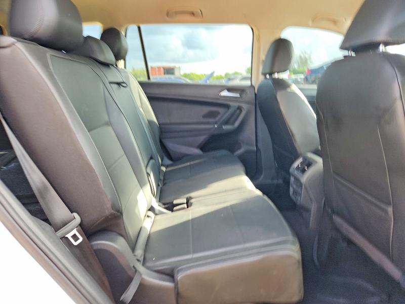 62126376 :رقم المزاد ، 3VV3B7AXXJM171818 vin ، 2018 Volkswagen Tiguan مزاد بيع