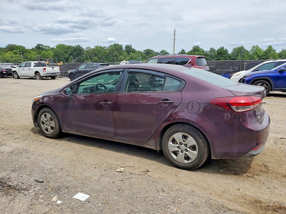 62667596 :رقم المزاد ، 3KPFL4A7XJE272097 vin ، 2018 Kia Forte مزاد بيع